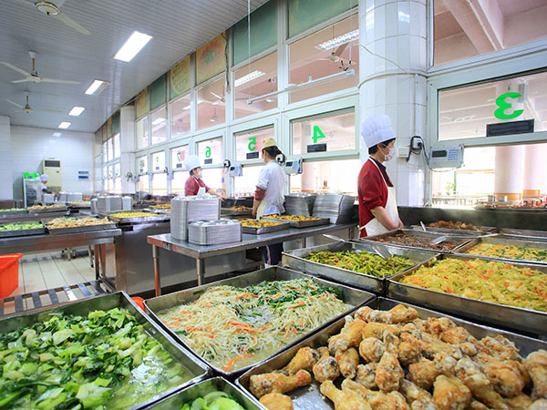 學(xué)校飯?zhí)贸邪?/></a></div>
        <p class=